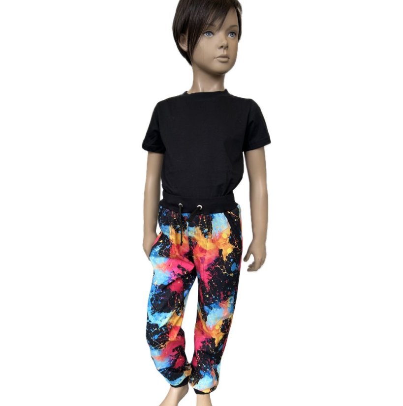 Dětské tepláky, exploze barev