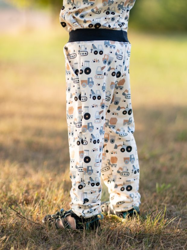 Detské tepláky, malý stavitel