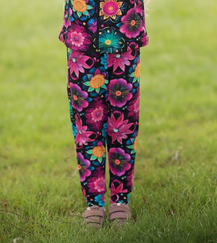 Dětské tepláky, rozkvetlá noc