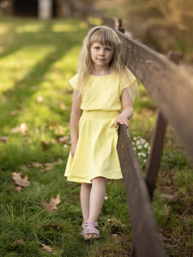 Dívčí bavlněné kolové šaty, světle žluté