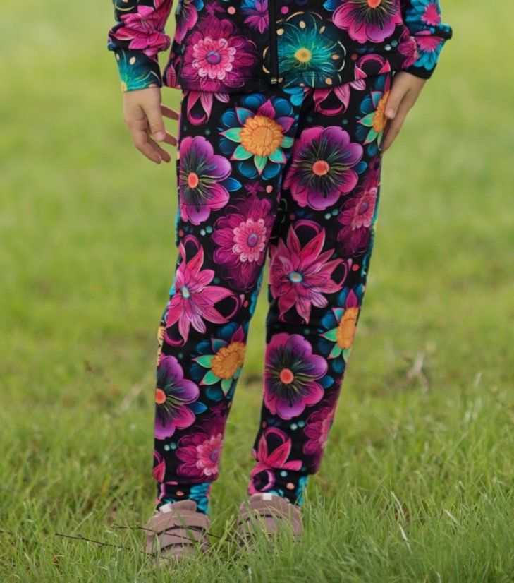 Dětské tepláky, rozkvetlá noc