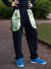 Dětské tepláky, zviřátka z kostek černá