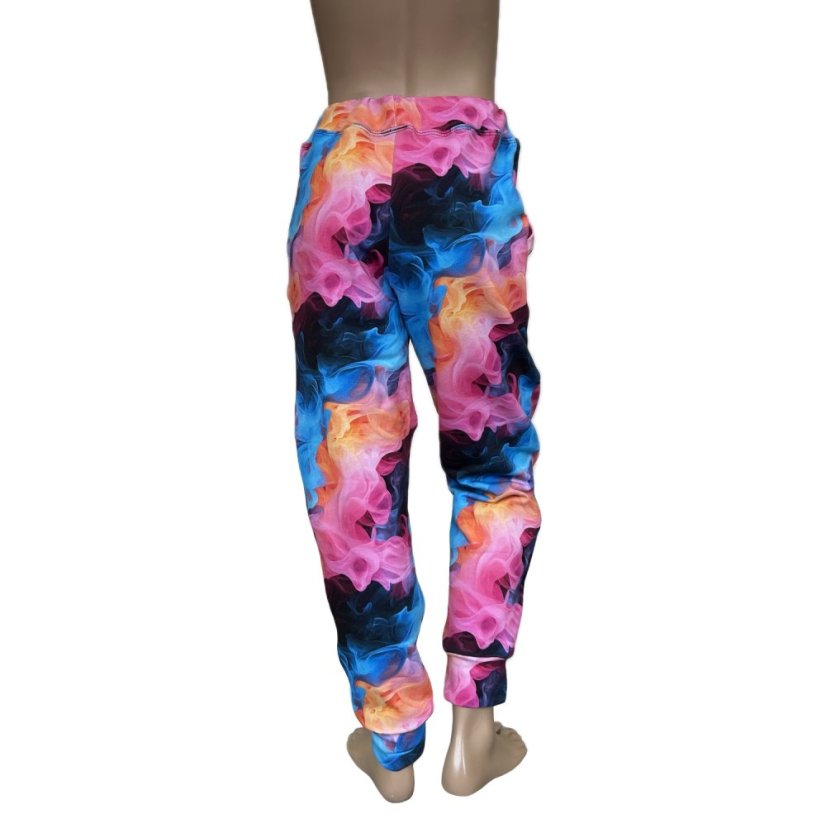 Dětské tepláky, tajemný dým