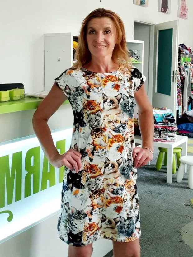 Dámské šaty, kočičí oči