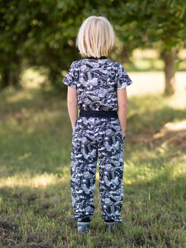 Detské tepláky, spreje a graffiti