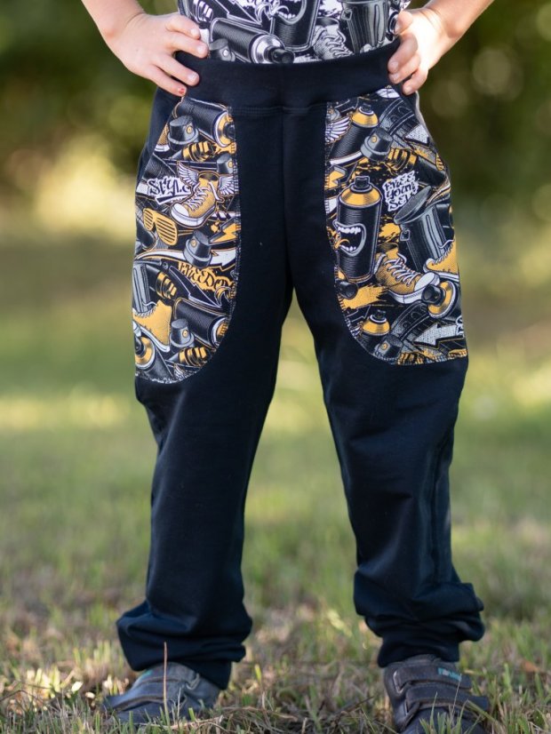 Dětská tepláková souprava, spreje a graffiti