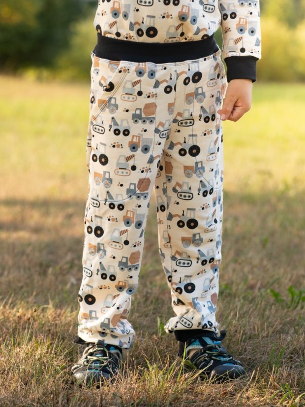 Detské tepláky, malý stavitel