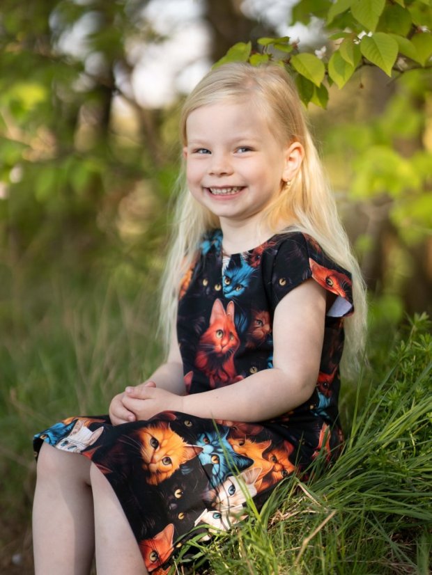 Dívčí šaty, divoké kočky