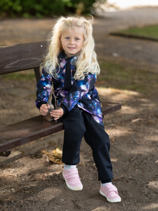 Dětské softshellové kalhoty KLASIK s fleecem, kouzelní motýlci černá