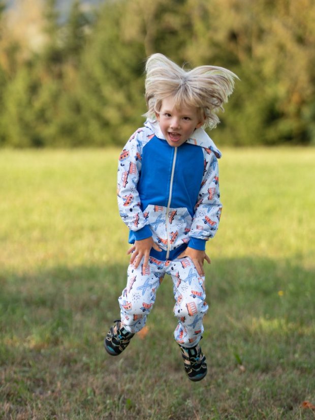 Detská tepláková súprava na zips, na cestách