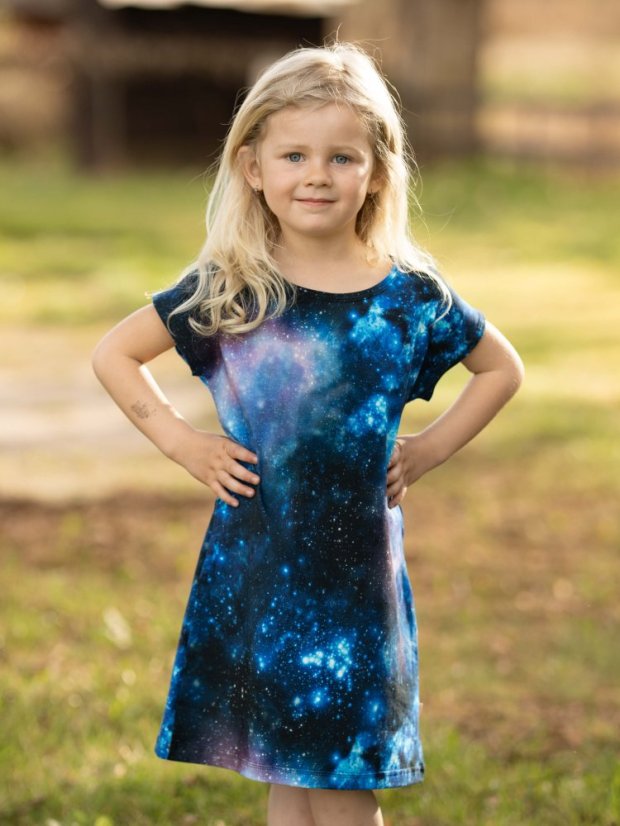 Dievčenské bavlnené šaty, vesmír