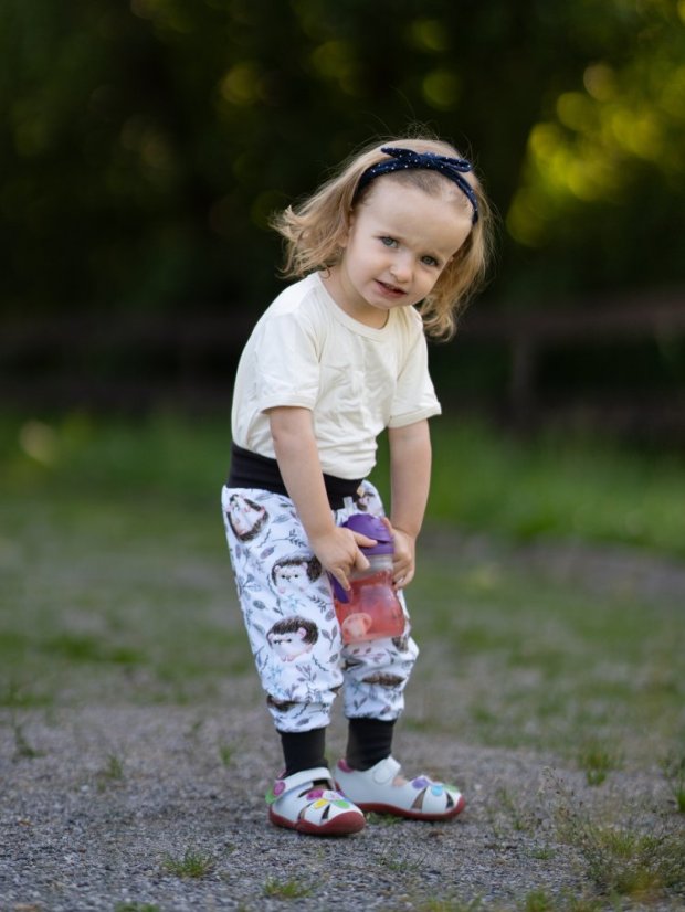 Ľahké detské rastúce nohavice GROW ľahké, ježkovia