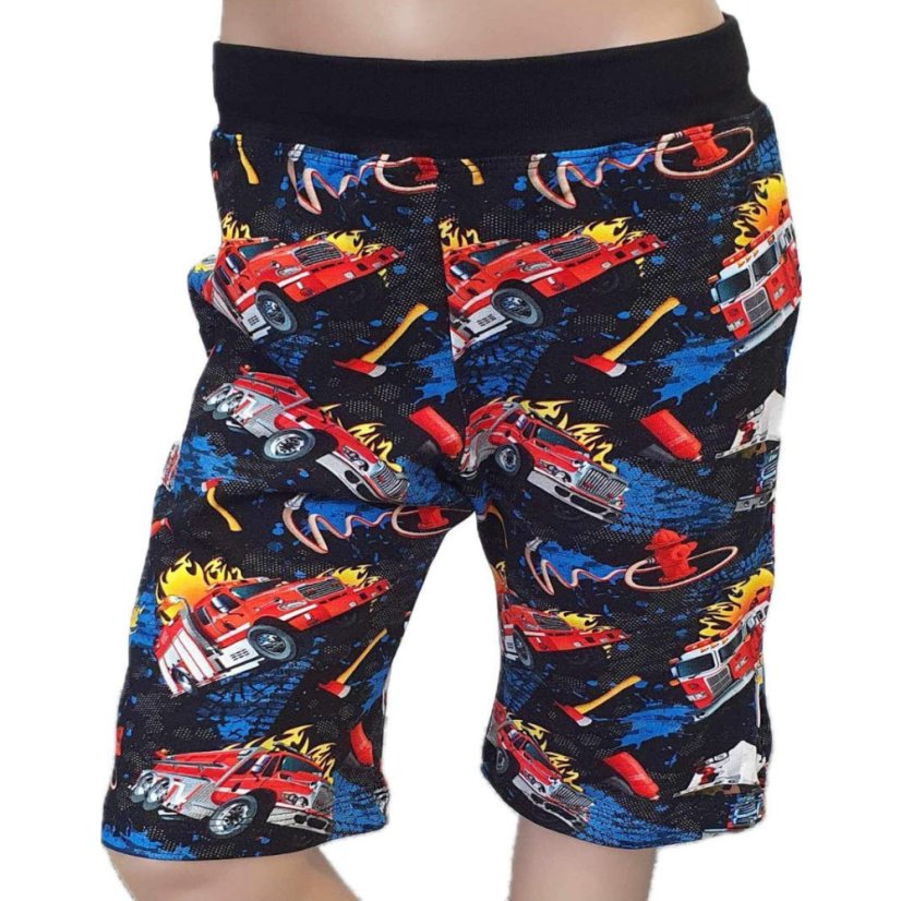 Pánské kraťasy, jedeme hasit