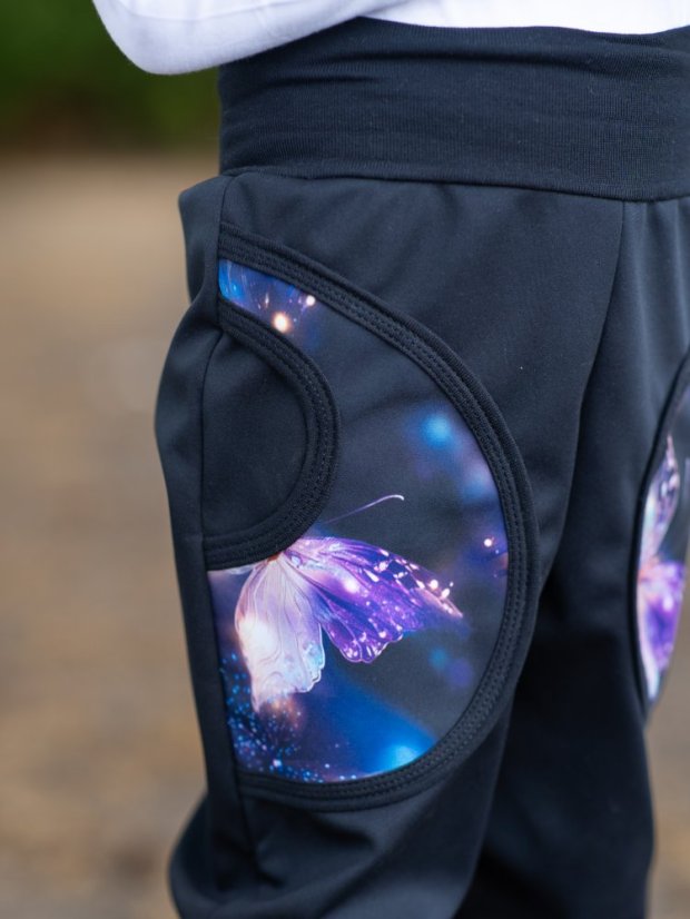 Dětské softshellové kalhoty KLASIK s fleecem, kouzelní motýlci černá