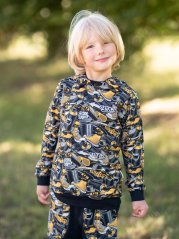 Dětská mikina s kapucí, spreje a graffiti