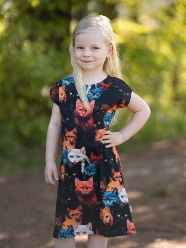 Dívčí šaty, divoké kočky