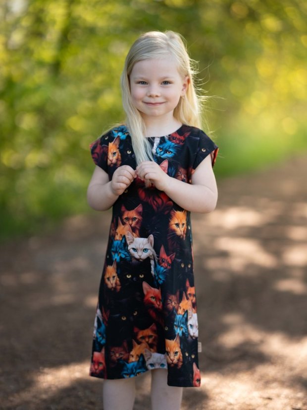 Dívčí šaty, divoké kočky